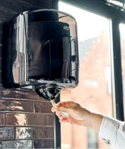 Tork Дозатор за хартиени ролки Reflex ™ Centrefeed – system M4