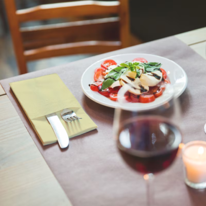 Tork Компостируеми салфетки за прибори LinStyle Compostable Napkin, 1/8 сгъвка с джоб, крем, 1 пл., 39 х 39 см, 50 бр.